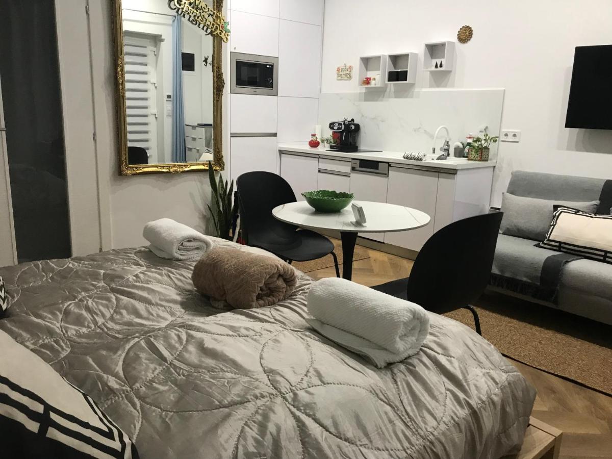 Greatforest Rosehill 2 Apartman -Bmw- เดเบรตเซน ภายนอก รูปภาพ